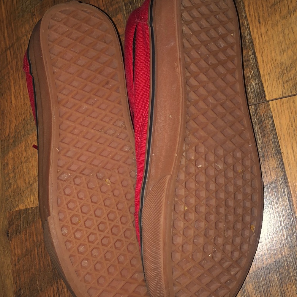 Red vans - Picture 2 of 3